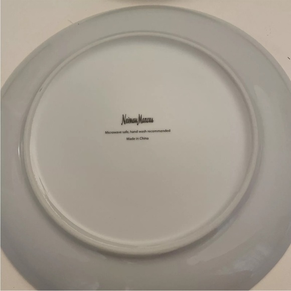 NEIMAN MARCUS Holiday Christmas Plates Set of 4- 9" Please Read - Picture 3 of 11